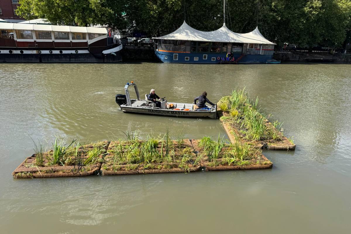 Wetland docks being installed in Bristol's harbour by boats