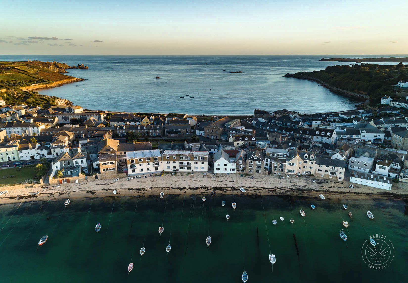 Porthcressa Beach in Hugh
Town is perfect for paddling
