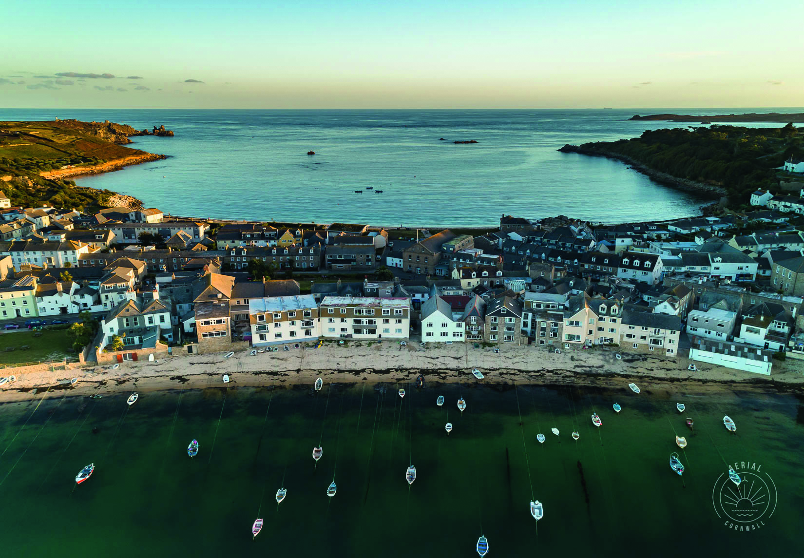Porthcressa Beach in Hugh
Town is perfect for paddling
