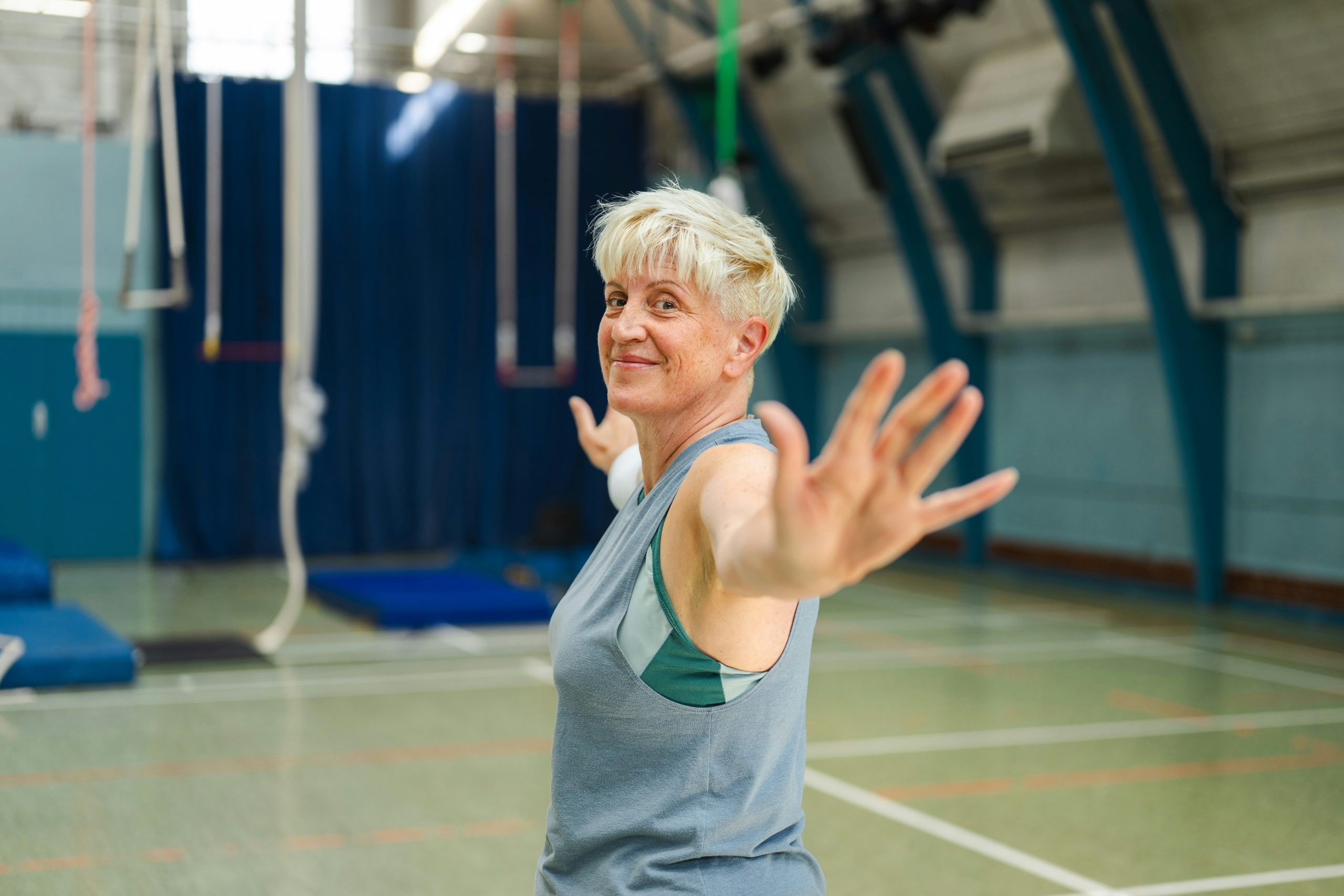 woman does core exercises