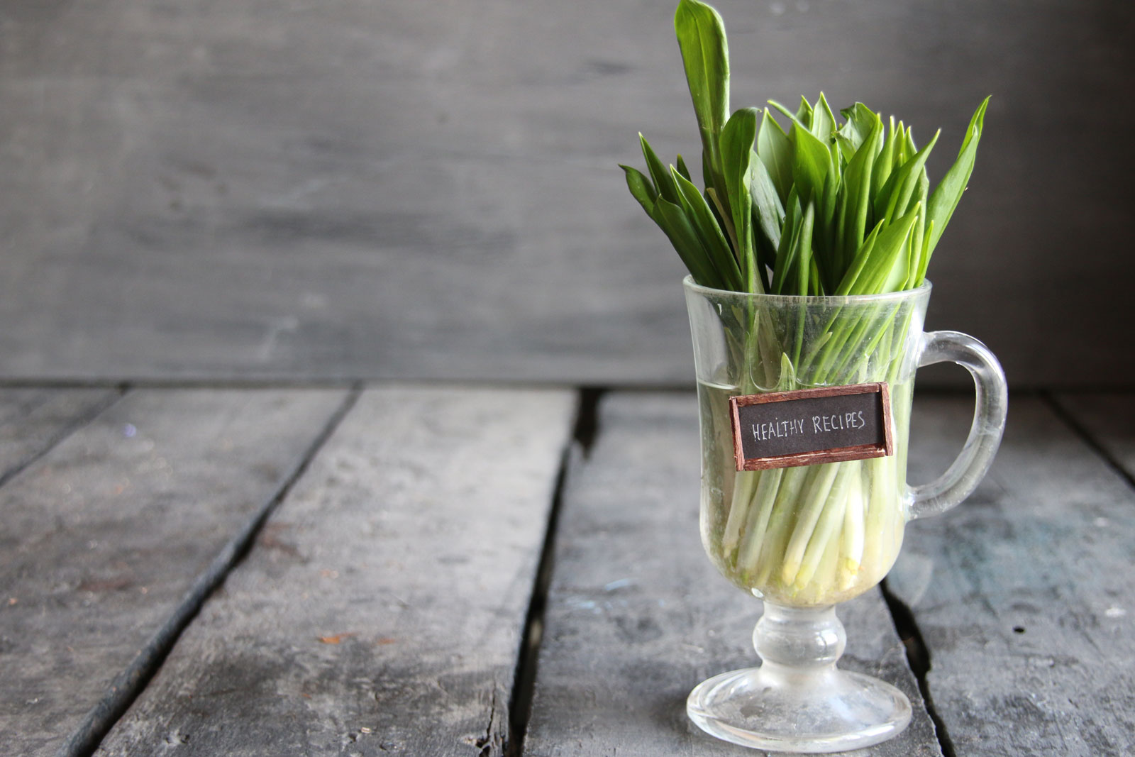 wild-garlic-in-glass-e2a5da9
