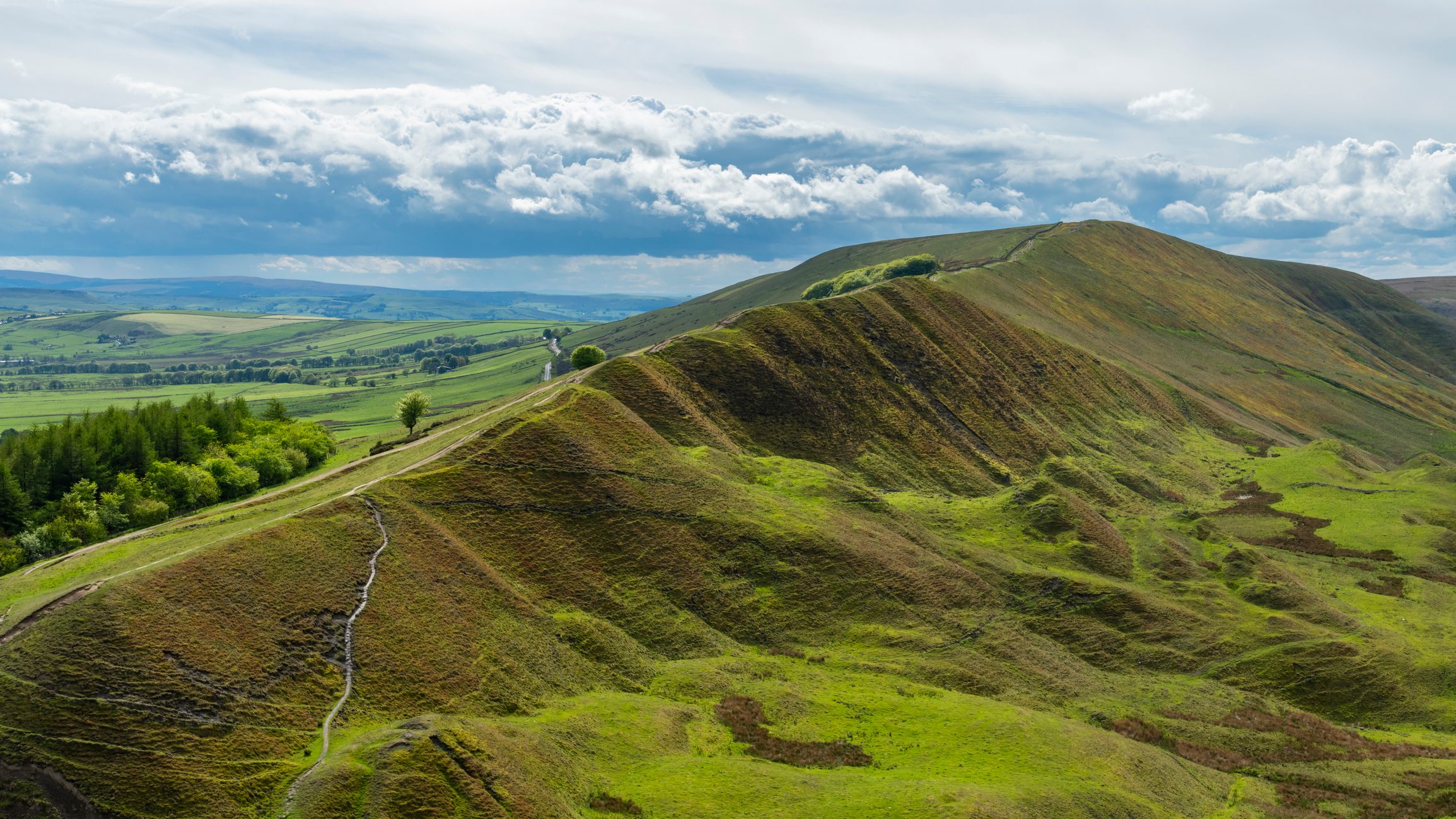 A ridge walk in the Peak District with beautiful views
