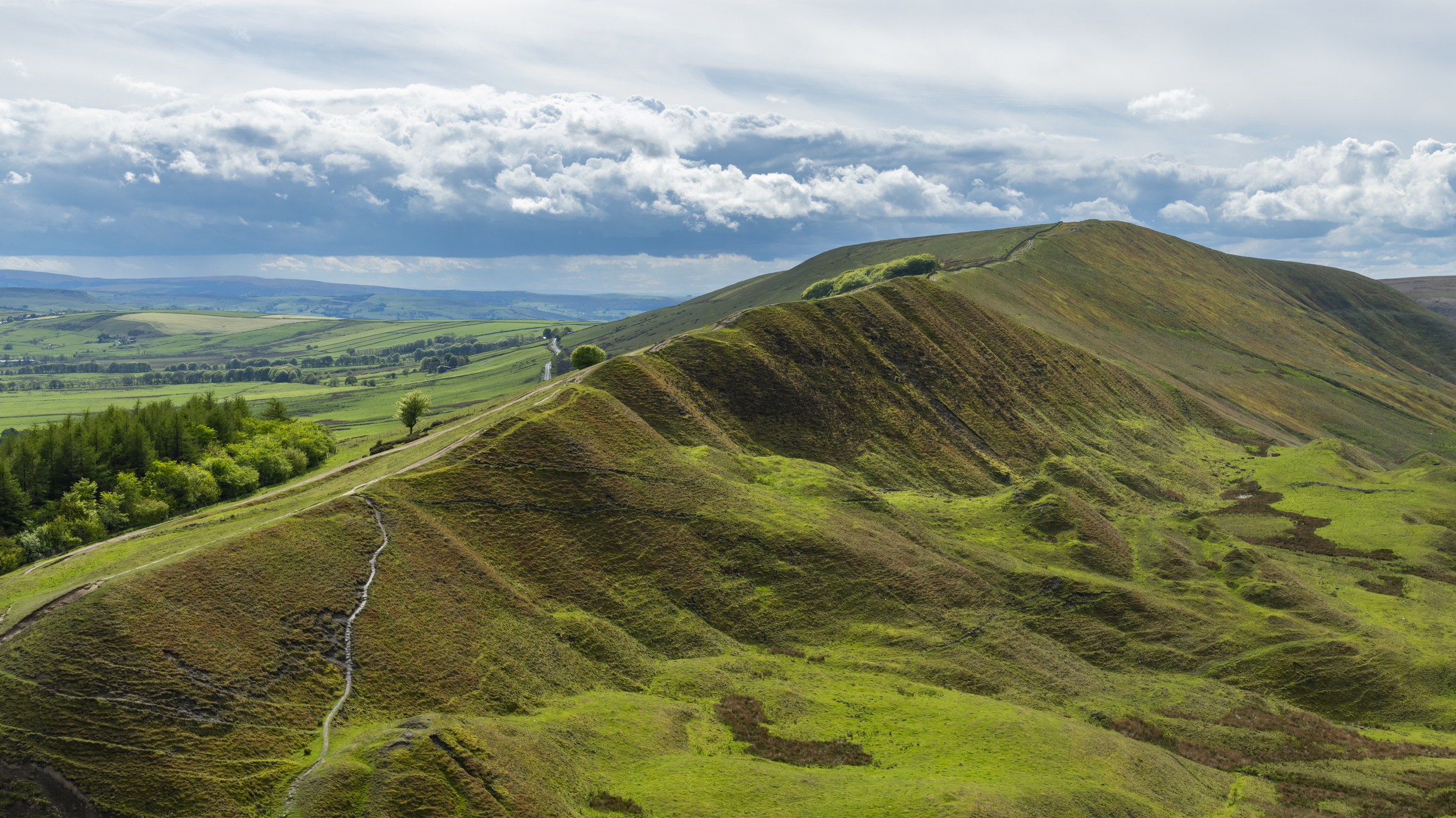 A ridge walk in the Peak District with beautiful views
